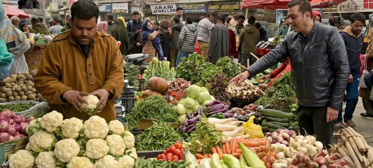 موجة غلاء جديدة تضرب الغذاء.. ماذا يحدث لـ«القمح والذرة والسكر»؟