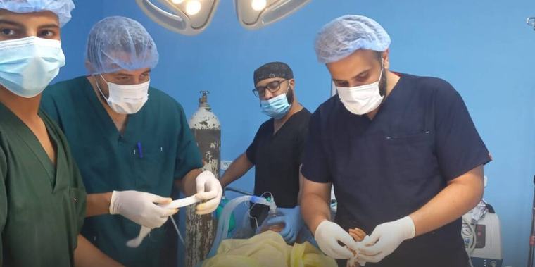 Successful surgery to separate fused fingers of a girl at Umm Al-Araneb Hospital
